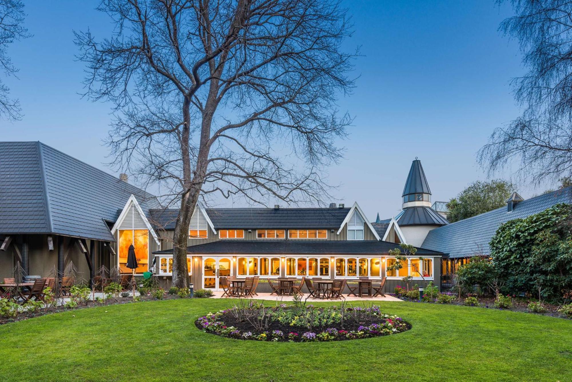 Chateau On The Park - Christchurch, A Doubletree By Hilton Extérieur photo